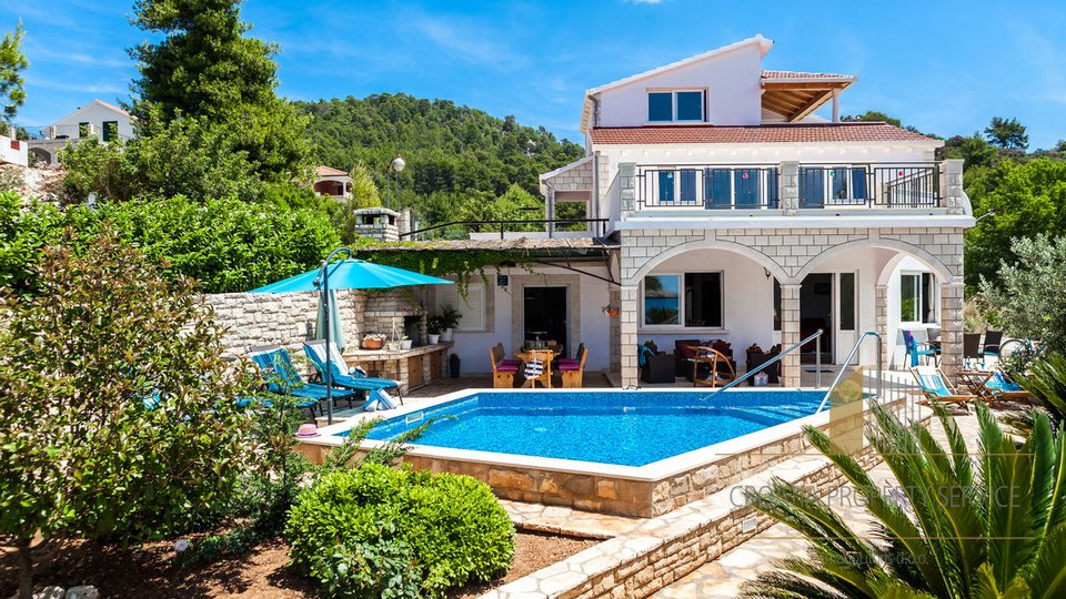 Charming villa with pool first row to the sea on the island of Korcula!