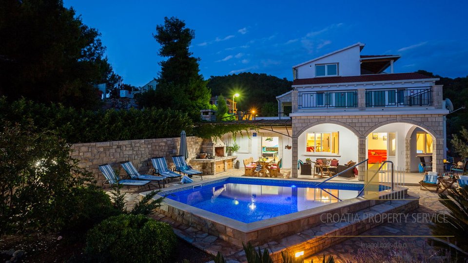 Charming villa with pool first row to the sea on the island of Korcula!