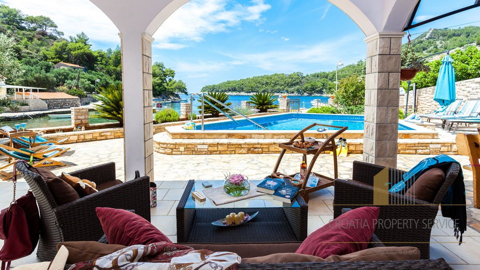 Charmante Villa mit Pool in erster Reihe zum Meer auf der Insel Korcula!