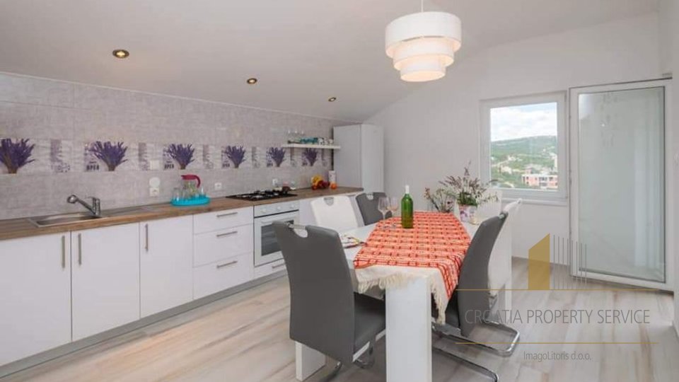 Apartmanska kuća s pogledom na more u Vinišču!