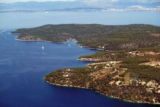 Agricultural land 150 m from the sea with a conceptual design of rural tourism on the island of Brac!