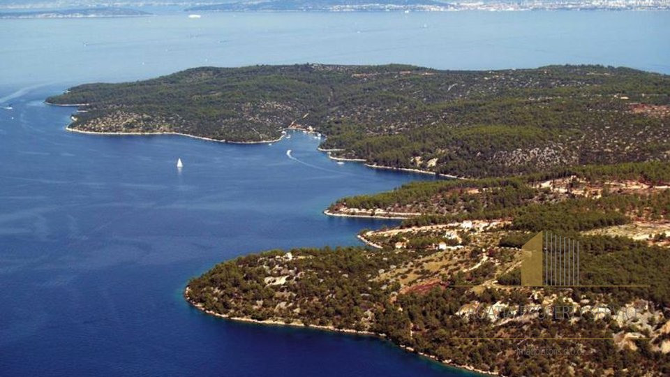 Agricultural land 150 m from the sea with a conceptual design of rural tourism on the island of Brac!