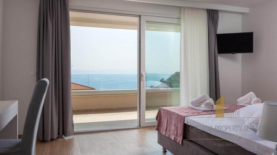 Luksuzna vila sa zadivljujućim pogledom na more u Makarskoj!