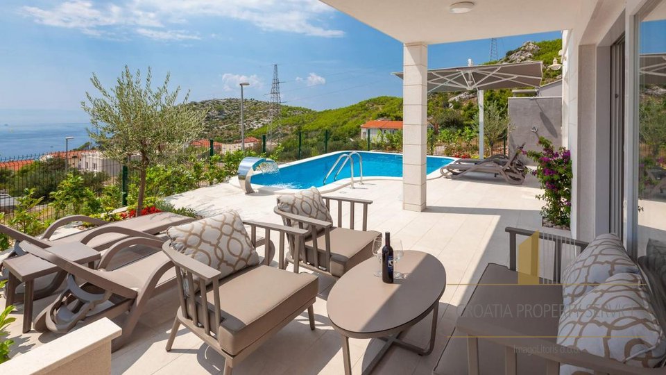 Luxury villa with stunning sea views in Makarska!