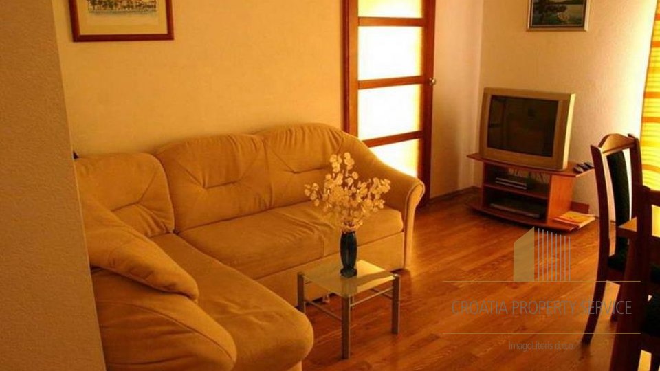 Apartment house in an attractive location first row to the sea - Dugi rat, Jesenice!