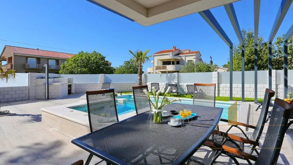 New modern villa with pool 200m from the beach in Zaton!