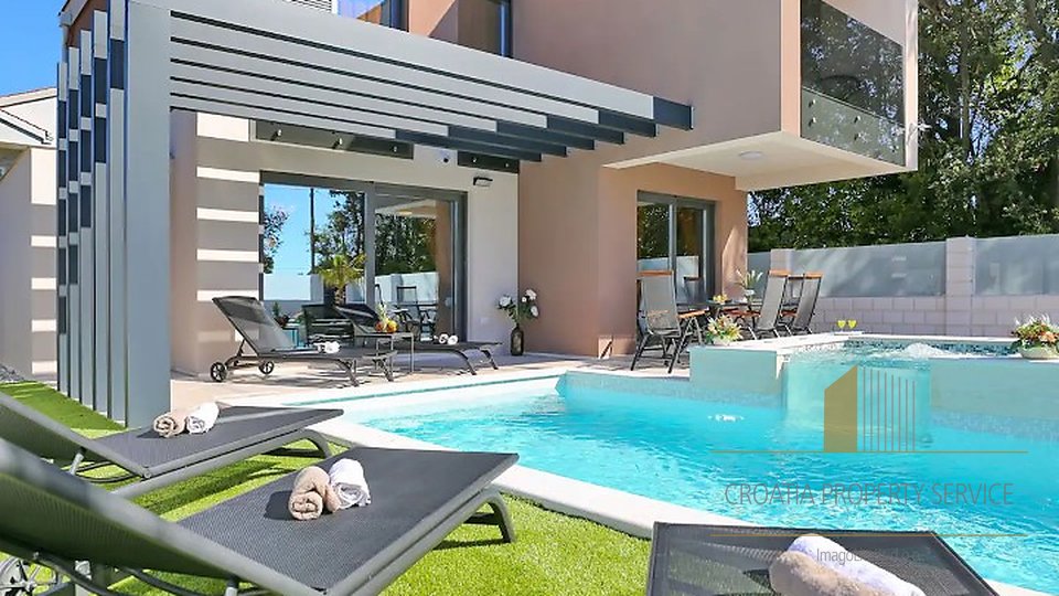 New modern villa with pool 200m from the beach in Zaton!