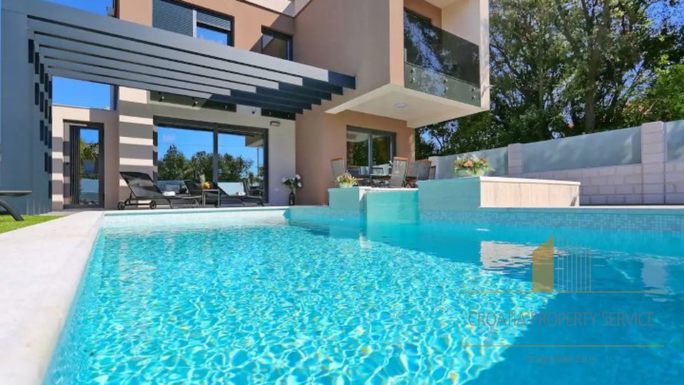 New modern villa with pool 200m from the beach in Zaton!