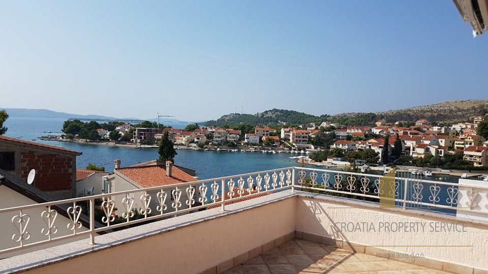 House in a great location overlooking the sea near Sibenik!