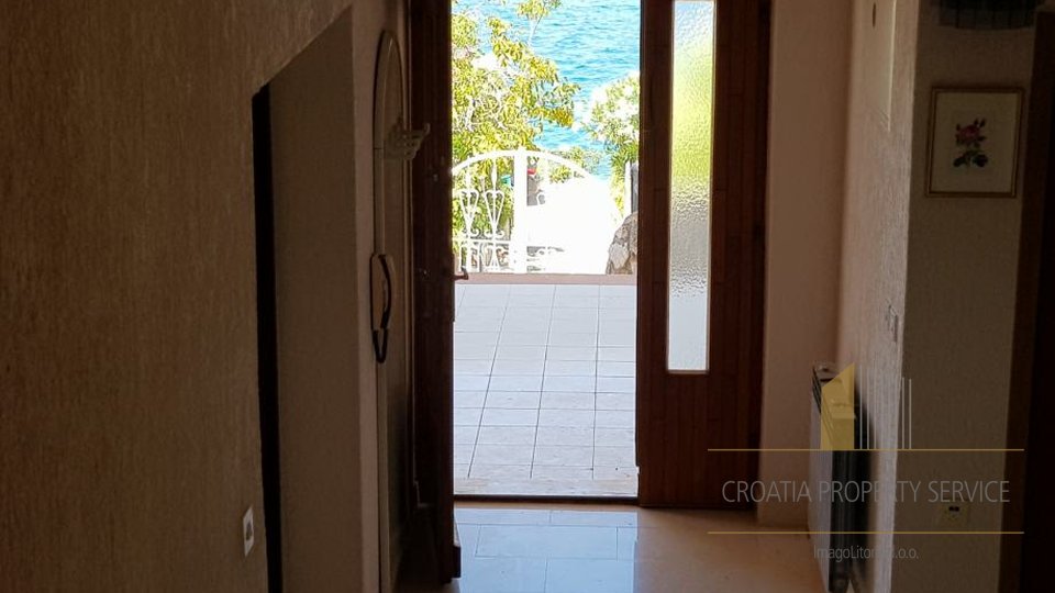 House in a great location overlooking the sea near Sibenik!