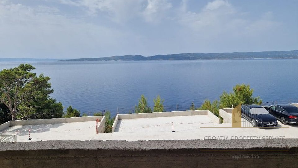 Apartment under construction of 190 m2 in an attractive location with a view of the sea in Brela!