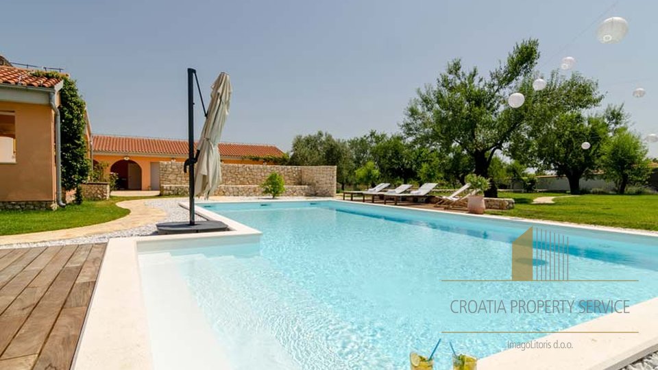 A beautiful villa of 730m2 with a fantastic garden near Zadar!