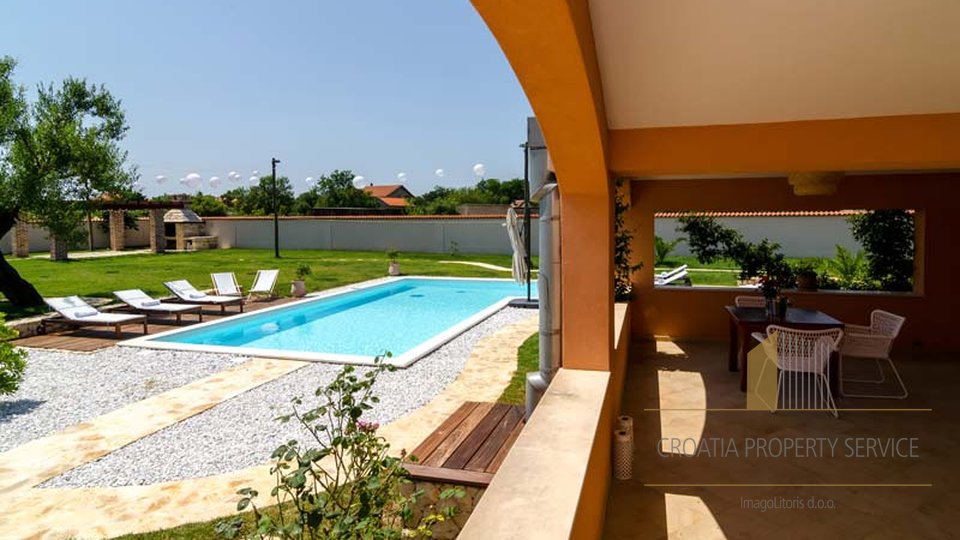 A beautiful villa of 730m2 with a fantastic garden near Zadar!