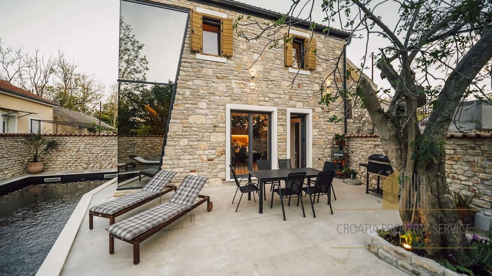 Luxury stone villa 400m from the beach in the vicinity of Zadar!