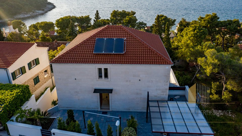 Moderna kamnita vila s pogledom na morje v Postirah na otoku Braču!