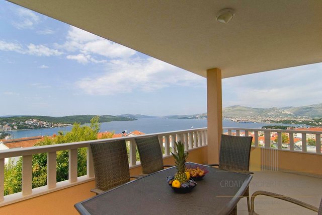 Apartmajska vila z bazenom 400 m od plaže - Otok Čiovo, Trogir!