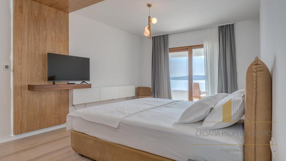 Novoizgrađena vila u Baškoj vodi s otvorenim pogledom na more!