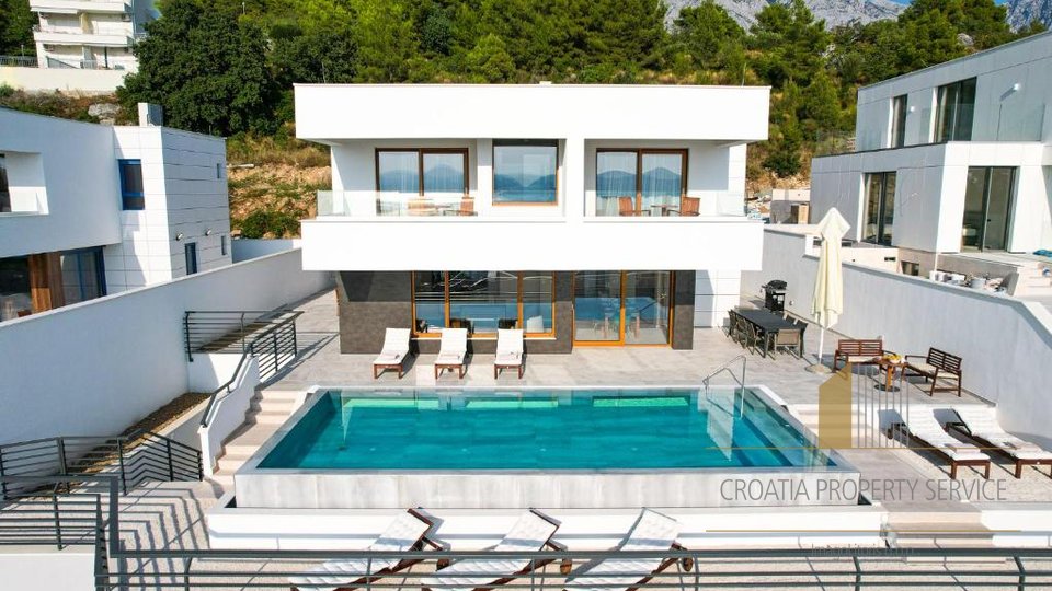 Neu gebaute Villa in Baška Voda mit offenem Meerblick!