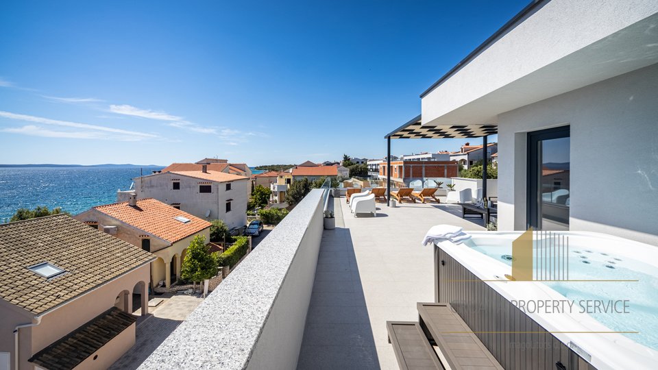 Luxusvilla in toller Lage, 50 m vom Strand entfernt in der Nähe von Zadar!