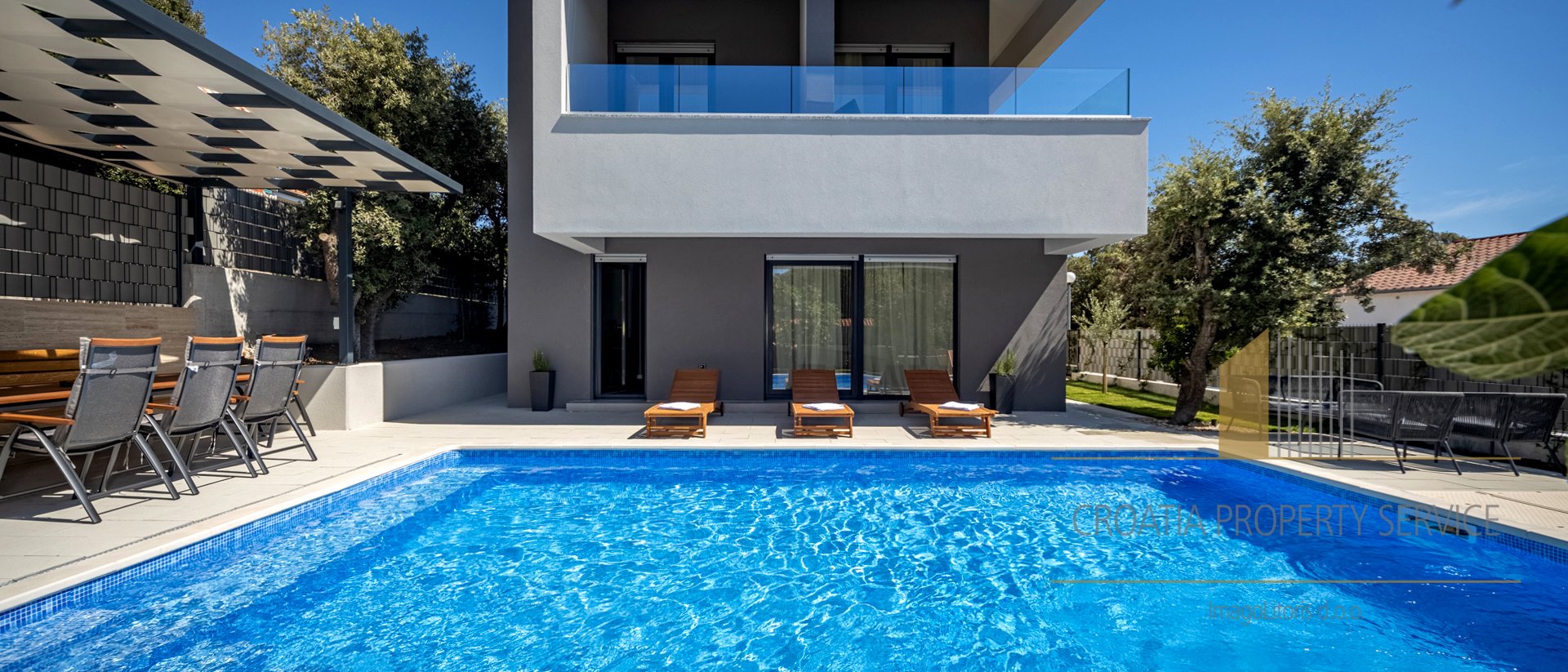 Luxury villa in a great location 50m from the beach near Zadar!