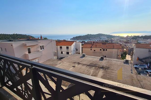 Attractive apartment of 70 m2 with sea view in the center of Makarska!
