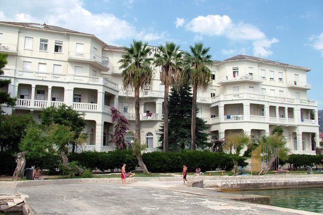 Hotelski kompleks na edinstveni lokaciji, prva vrsta do morja - Kaštel Stari!