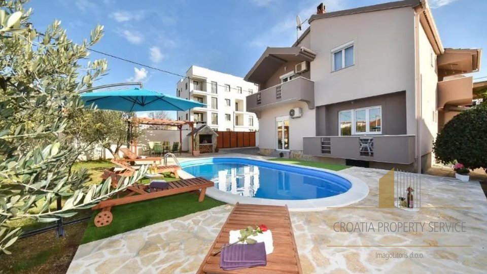 A beautiful house with a pool in a quiet neighborhood in Zadar!