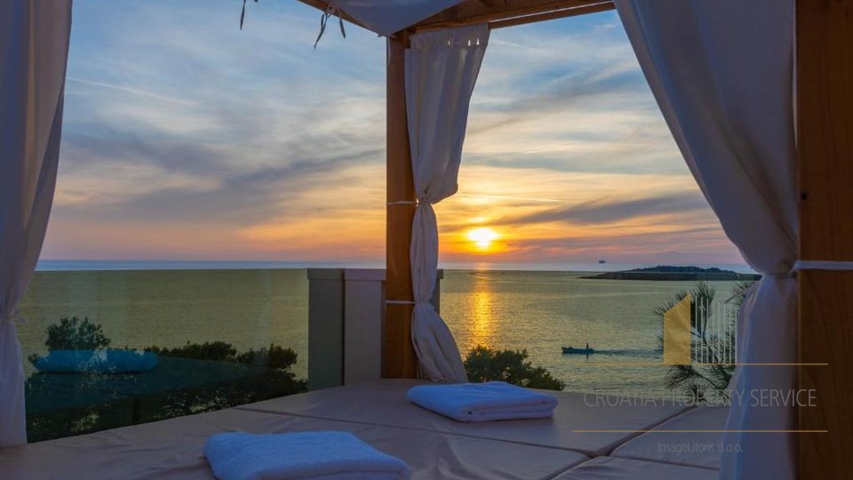 Luxury villa in a unique location 20 m from the sea - Rogoznica!