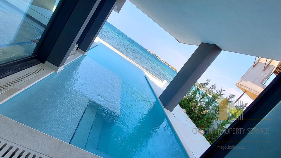 LUXURY PENTHOUSE WITH PRIVATE ELEVATOR, NOW BY THE SEA! SURROUNDINGS OF ZADAR!