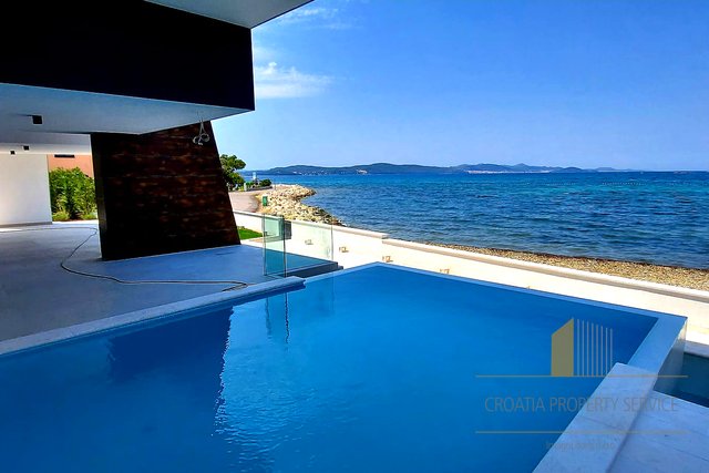 LUXURY PENTHOUSE WITH PRIVATE ELEVATOR, NOW BY THE SEA! SURROUNDINGS OF ZADAR!