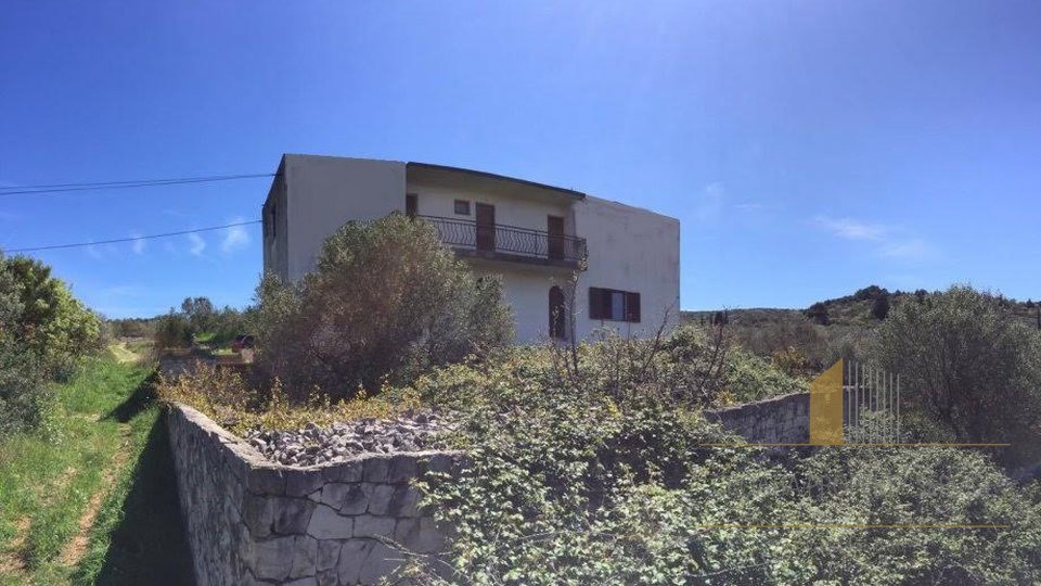 House, 400 m2, For Sale, Trogir - Čiovo