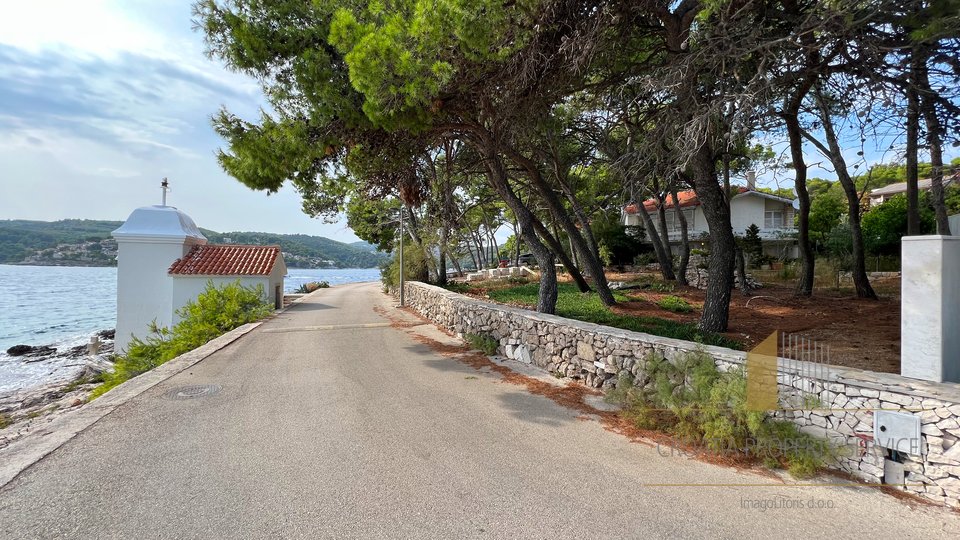 Fantastic building plot with a house, first row to the sea - Sumartin!