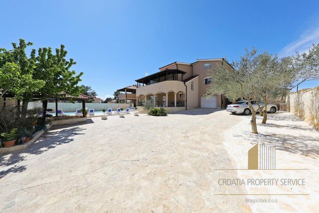 Luxury villa with pool 150m from the beach in Privlaka near Zadar!