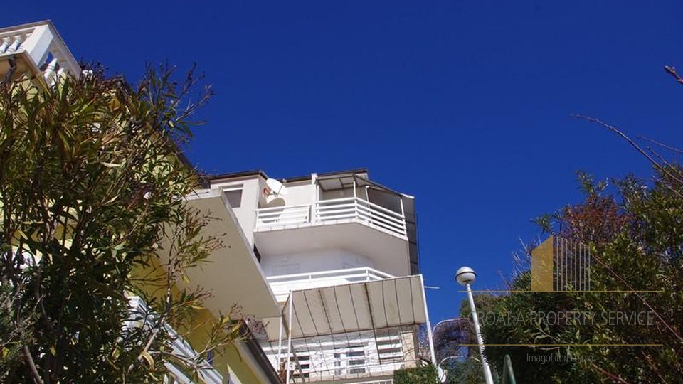 Apartment house with a fascinating sea view, only 100 m from the beach! Baska Voda!