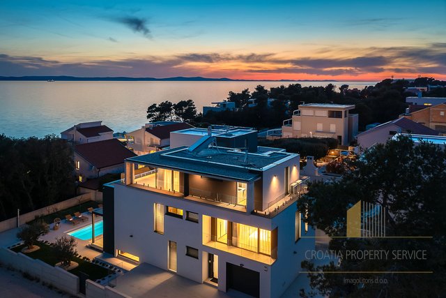 Luksuzna vila s pogledom na morje v bližini Zadra!