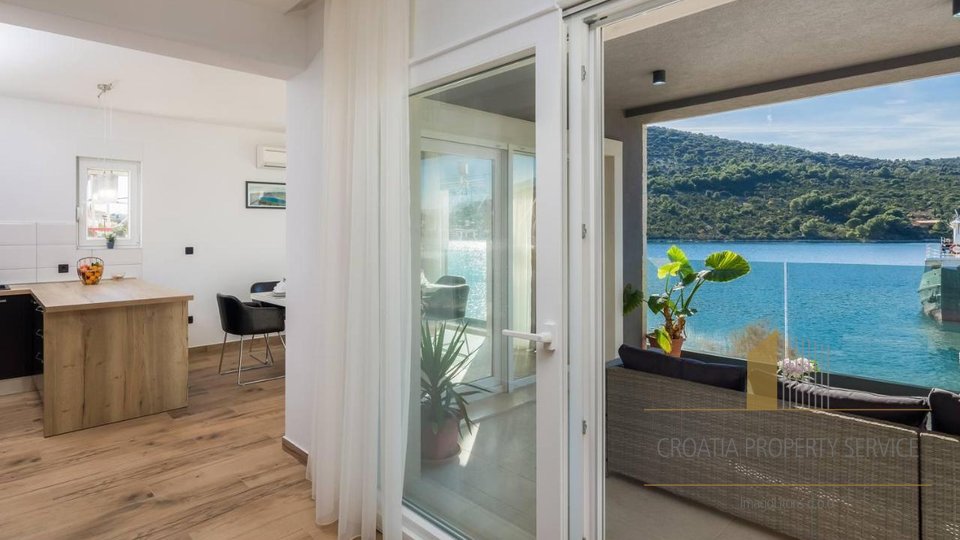 Elegante Villa in erster Reihe zum Meer an der Riviera von Trogir!