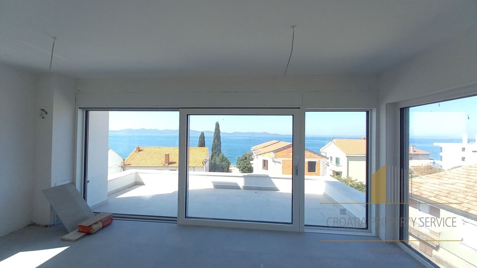 Modern two-story apartment with a roof terrace 45 m from the sea in the vicinity of Zadar!