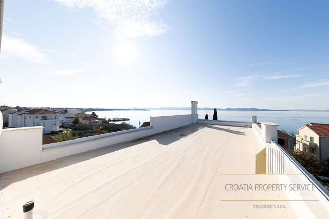 Luxury penthouse in a small urban villa by the sea near Zadar!