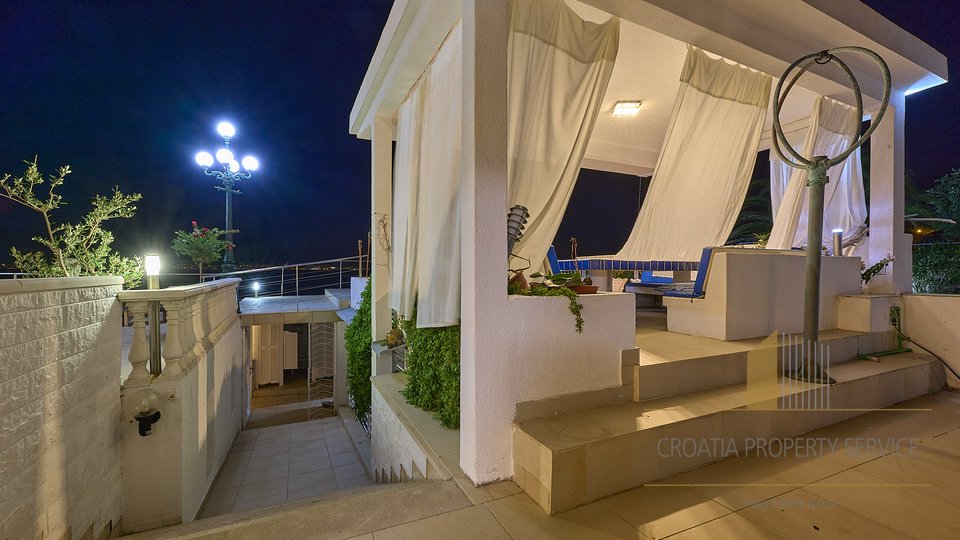 Eine schöne Villa in attraktiver Lage, erste Reihe zum Strand - Insel Čiovo!