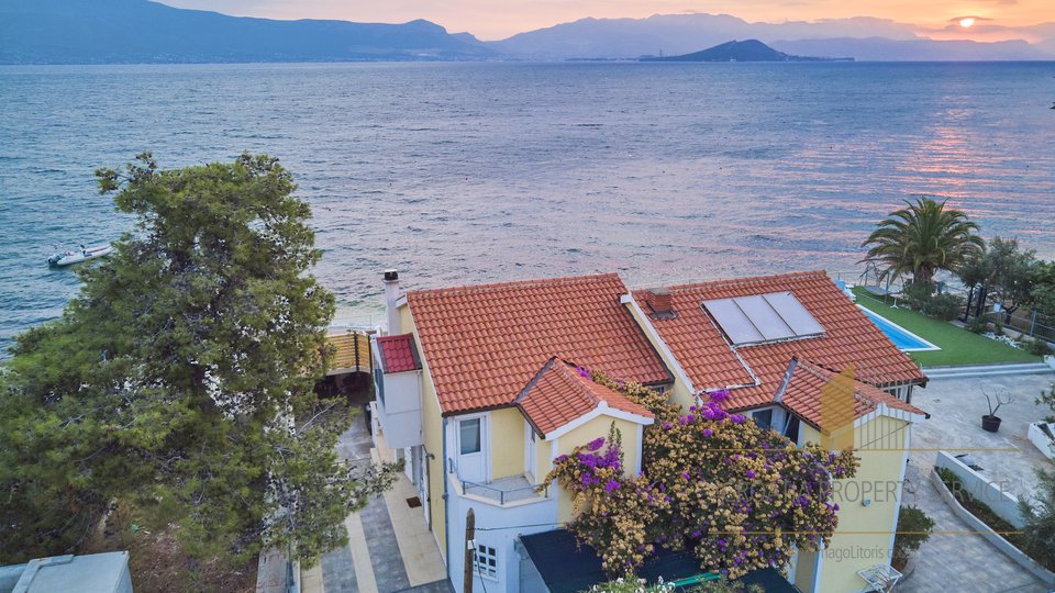 A beautiful villa in an attractive location, first row to the beach - Čiovo Island!