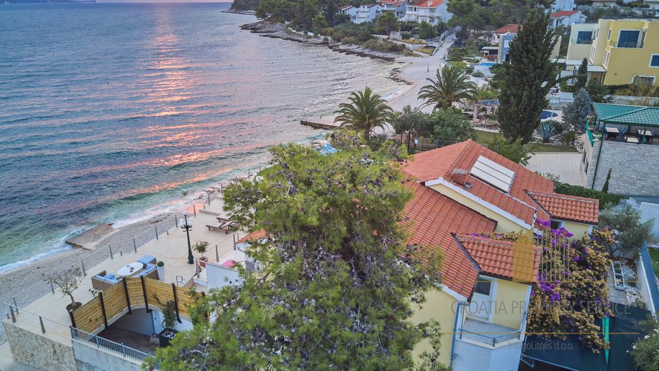 Predivna vila na atraktivnoj lokcaiji prvi red uz plažu – Otok Čiovo!