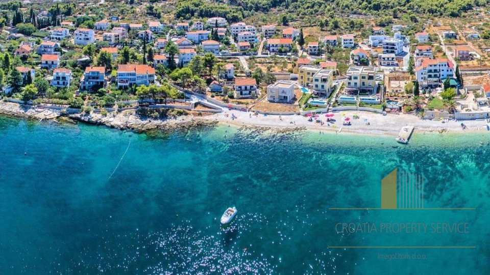 Eine schöne Villa in attraktiver Lage, erste Reihe zum Strand - Insel Čiovo!
