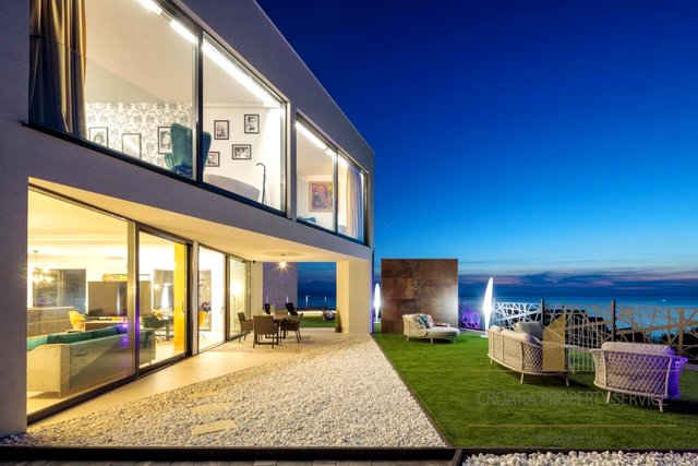 Moderna vila s pogledom na morje v bližini Splita!
