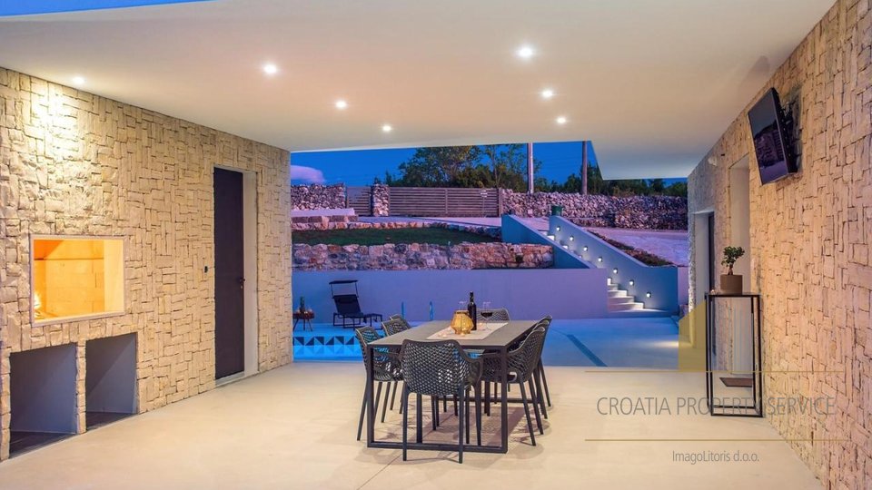 Ein schönes modernes Haus mit Swimmingpool in der Nähe von Split!