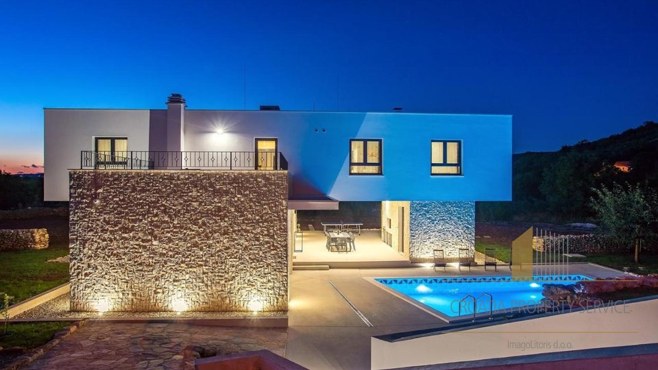 Lepa moderna hiša z bazenom v okolici Splita!
