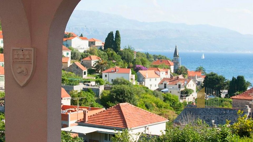Predivna mediteranska vila s pogledom na more u Splitskoj na otoku Braču!