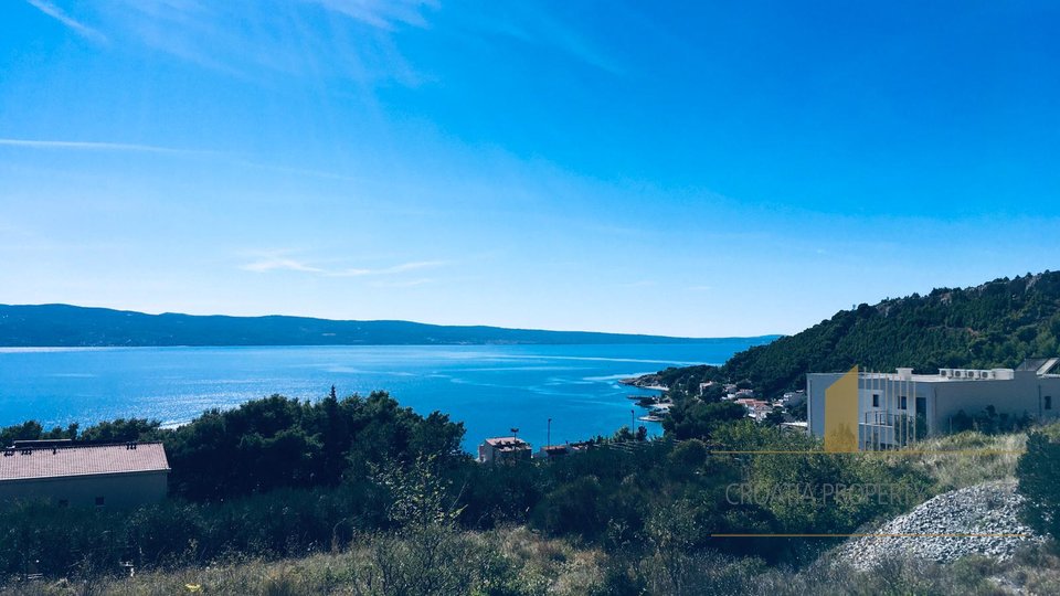Land with a beautiful view of the sea, close to Split and Omiš