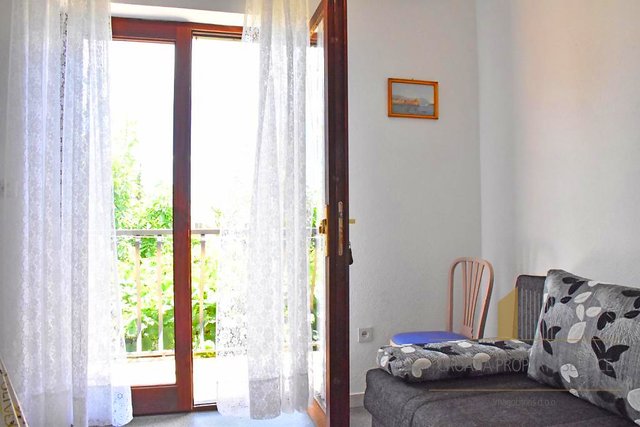 Apartment house in a great location 250 m from the sea in the vicinity of Makarska!