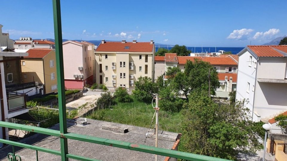 Apartmajska hiša s pogledom na morje v samem centru Baške Vode!