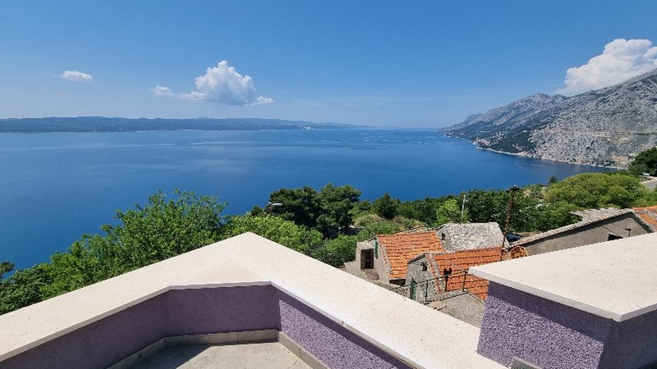 Beautiful house with a sea view in Brela!